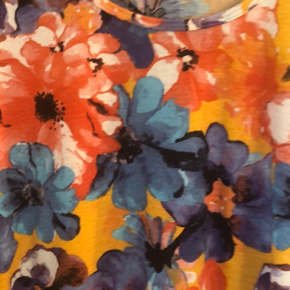 Lularoe lynnae long sleeves tee - Picture 4 of 4